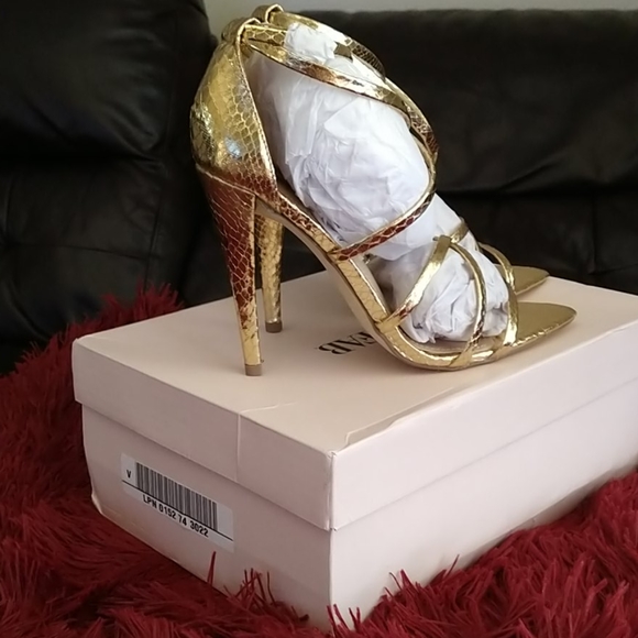 Heels - Picture 2 of 3